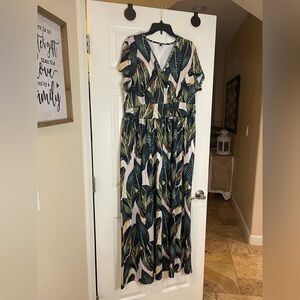 NWOT Tropical Leaf Print Maxi Dress - Green V-Neck Wrap SS Plus 3X